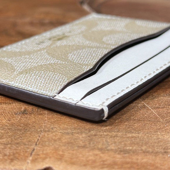 COACH Card Case In Signature and Chalk Leather - Picture 8 of 11